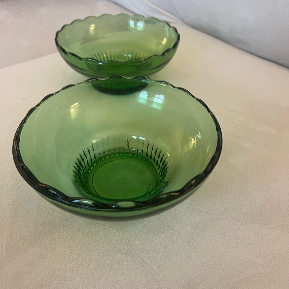 Vintage 1950's E.O. Brody CO. M2000 Cleveland Ohio Green Glass Dish Bowl Scallop